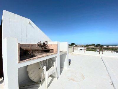 Apartamento de dos dormitorios en Manantiales - Parrillero Propio