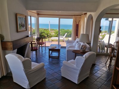 Muy lindo apartamento en excelente ubicación y vista a Playa Montoya!