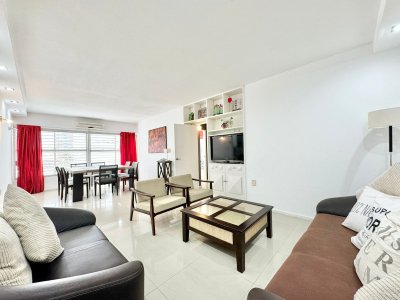 Apartamento de dos dormitorios totalmente reciclado en Punta Del Este.