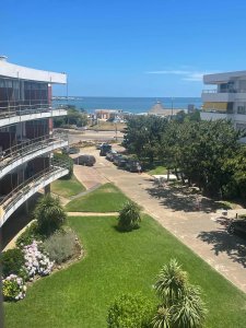 Apartamento con vista al mar de dos dormitorios en playa mansa