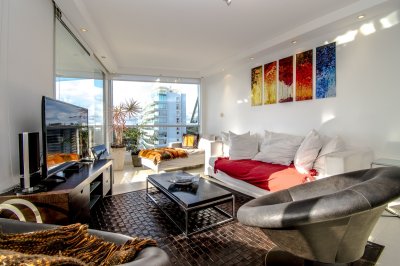 Apartamento En Alquiler, 3 Dorm. + Servicio en Seasons Tower