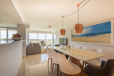  apartamentoen venta  de 3 dormitorios en Punta Del Este con vista al mar de la Brava 