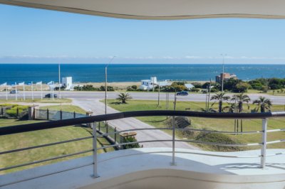 Excelente Penthouse 4 dormitorios en Venta Frente al Mar - Playa Mansa