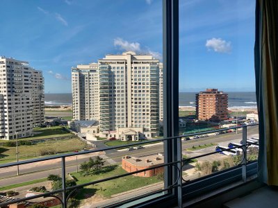 Apartamento de Dos Dormitorios en venta Playa Mansa