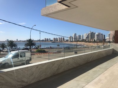 Apartamento en Venta Frente al Mar Punta del Este Cuatro dormitorios