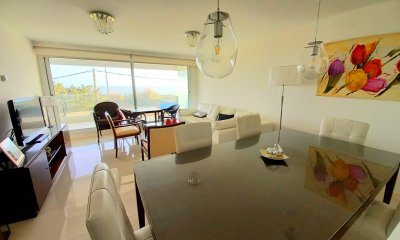 Apartamento Frente al Mar en Venta Dos Dormitorios y Servicio