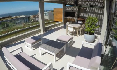 Apartamento dulplex en venta y alquiler temporario en exclusiva zona de Punta Ballena.