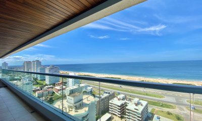 Apartamento en Venta Punta del Este con Buen Balcón Vista Al mar, Icon Brava