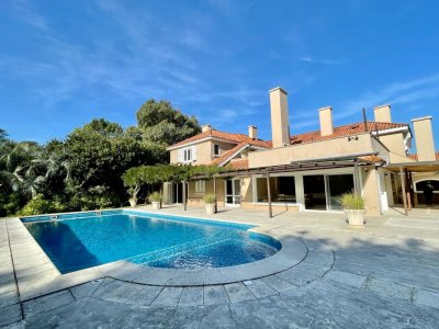 hermosa casa en venta en playa brava a cuadra y media del mar  - ndm4698c