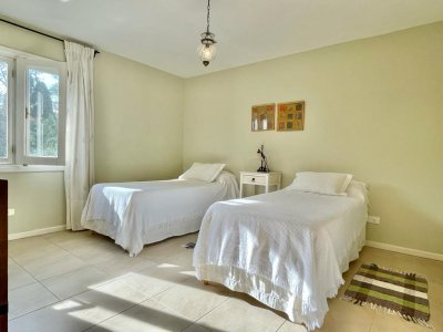 hermosa casa en venta en playa brava a cuadra y media del mar  - ndm4698c