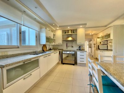 hermosa casa en venta en playa brava a cuadra y media del mar  - ndm4698c