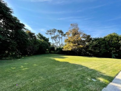 hermosa casa en venta en playa brava a cuadra y media del mar  - ndm4698c