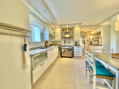 hermosa casa en venta en playa brava a cuadra y media del mar  - ndm4698c