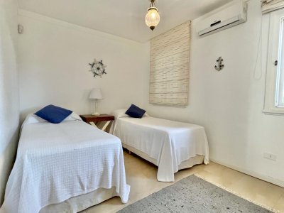 hermosa casa en venta en playa brava a cuadra y media del mar  - ndm4698c