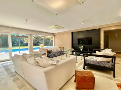 hermosa casa en venta en playa brava a cuadra y media del mar  - ndm4698c