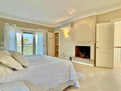hermosa casa en venta en playa brava a cuadra y media del mar  - ndm4698c