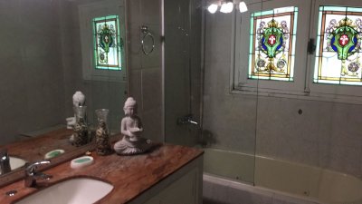 casa en venta en playa mansa pinares 6 dormitorios, piscina y barbacoa en pinares - ndm20130c