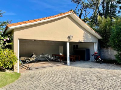 hermosa casa en venta en playa brava a cuadra y media del mar  - ndm4698c