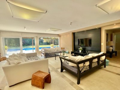 hermosa casa en venta en playa brava a cuadra y media del mar  - ndm4698c