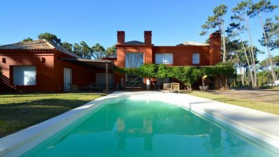 Divina casa en venta  en Barrio privado en la Barra 