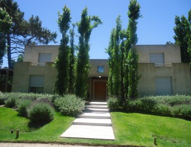 Casa en Laguna Blanca en Alquiler 