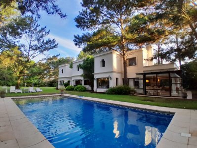 Casa de Cinco Dormitorios en Suite - Punta del Este