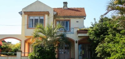 Muy linda casa en primera línea del mar - Montoya