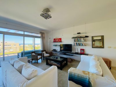 Casa en Venta 3 Suites y Dependencia en Barrio Privado Manantiales 