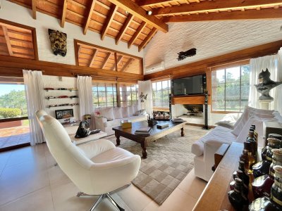 Espectacular casa en Playa Mansa con Pisicina