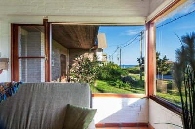 Propiedad en venta en la Barra a una cuadra y media del Mar 