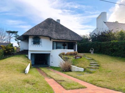 Casa en Playa Mansa de tres dormitorios en venta, Punta del Este