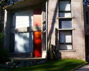 Casa en venta de cuatro dormitorios, parrilla y piscina en Montoya