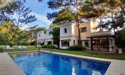 Casa de Cinco Dormitorios en Suite - Punta del Este