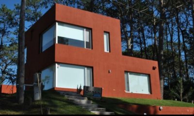 Muy buena casa en venta Construcción de muy buena calidad con pisos en porcelanato símil hormigón