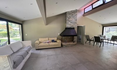 Casa de Cuatro Dormitorios - San Rafael