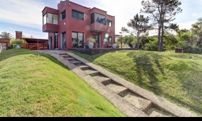 Casa frente al mar en Punta Piedras, 4 dormitorios