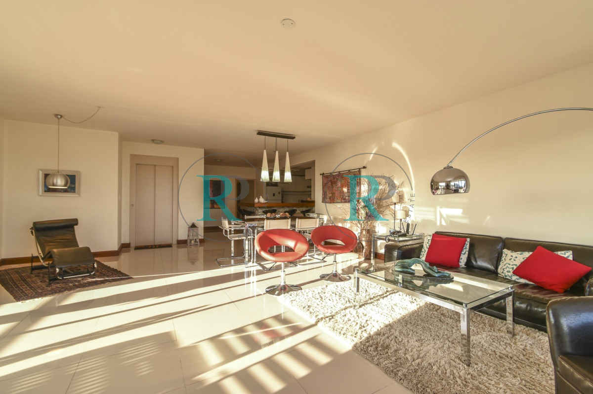 Apartamento ID.1918 - Excelente Apartamento de Tres Dormitorios frente al Mar - Punta Este