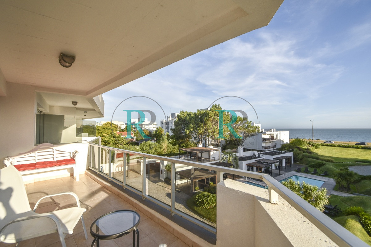 Apartamento ID.1918 - Excelente Apartamento de Tres Dormitorios frente al Mar - Punta Este