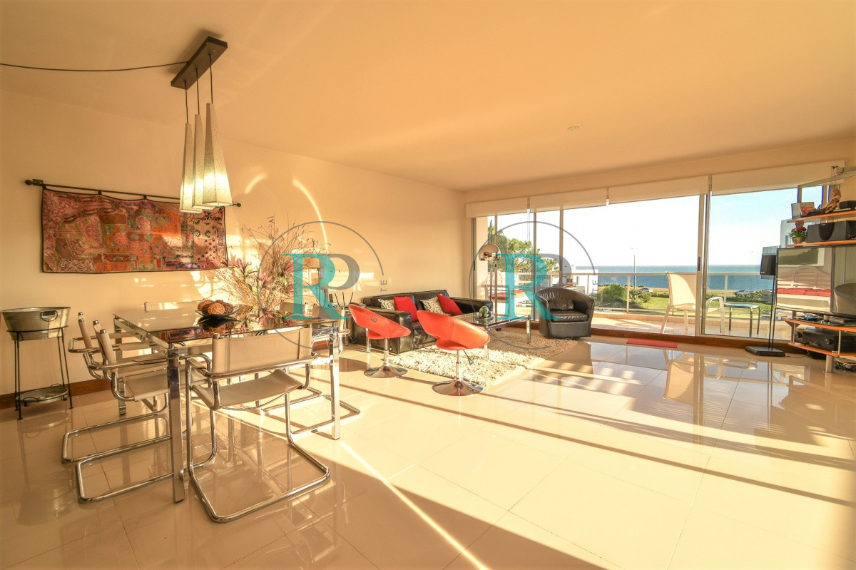 Apartamento ID.1918 - Excelente Apartamento de Tres Dormitorios frente al Mar - Punta Este