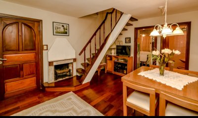 Venta de apartamento estilo casa en Playa Mansa