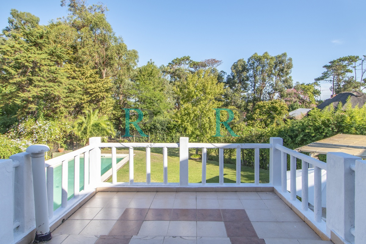 Casa ID.852 - Casa en Venta 5 Dormitorios y Doble Dependencia de Servicio en Rincon del Indio