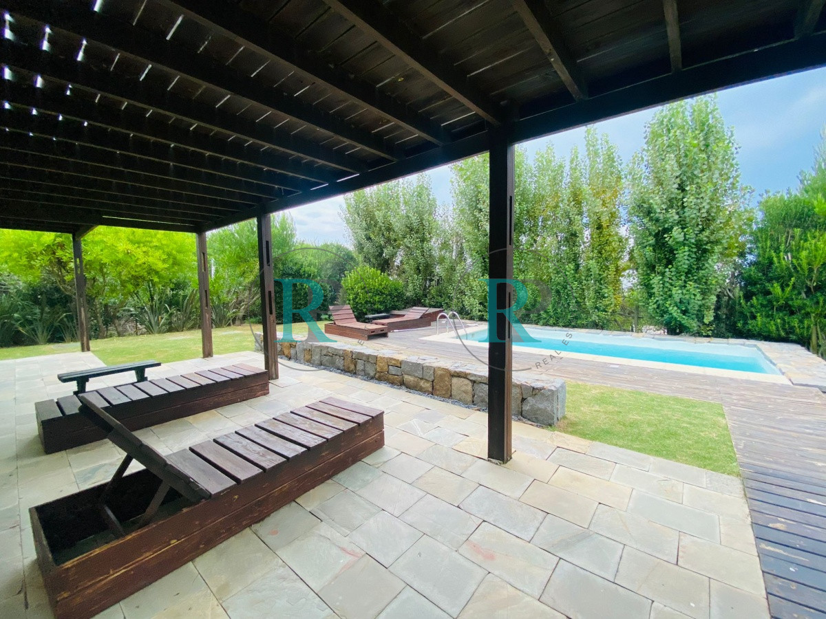 Casa ID.1391 - Casa de Seis Dormitorios en Venta en El Chorro Manantiales, La Barra