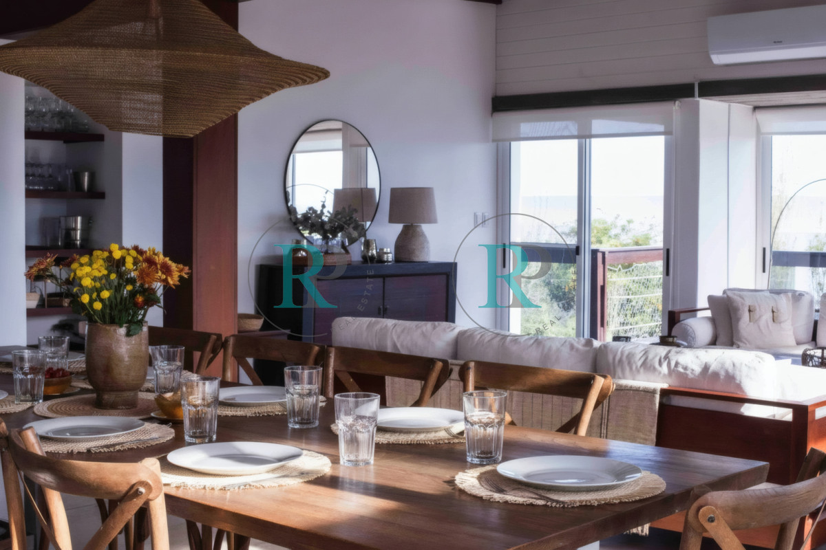 Casa ID.1391 - Casa de Seis Dormitorios en Venta en El Chorro Manantiales, La Barra