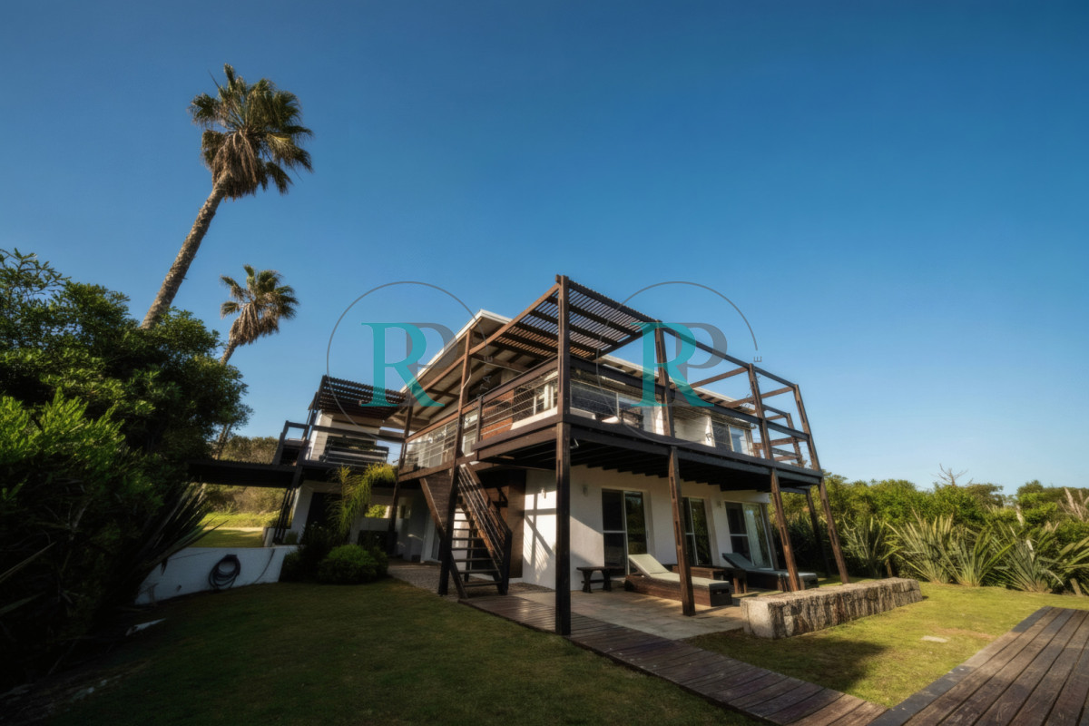 Casa ID.1391 - Casa de Seis Dormitorios en Venta en El Chorro Manantiales, La Barra