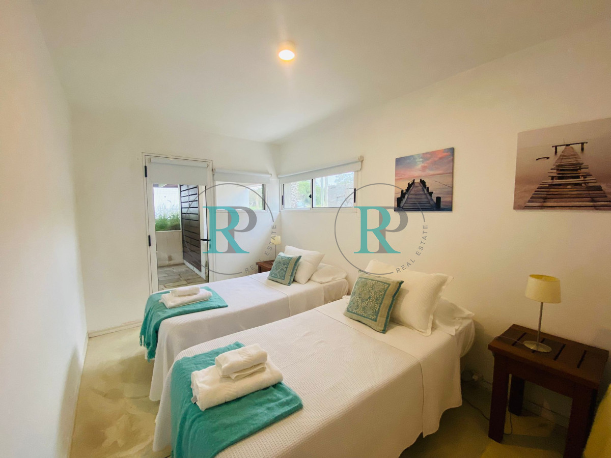 Casa ID.1391 - Casa de Seis Dormitorios en Venta en El Chorro Manantiales, La Barra