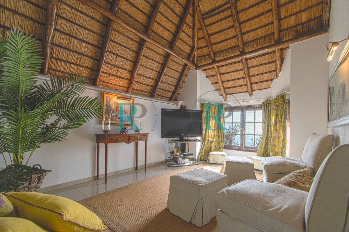 Casa ID.852 - Casa en Venta 5 Dormitorios y Doble Dependencia de Servicio en Rincon del Indio