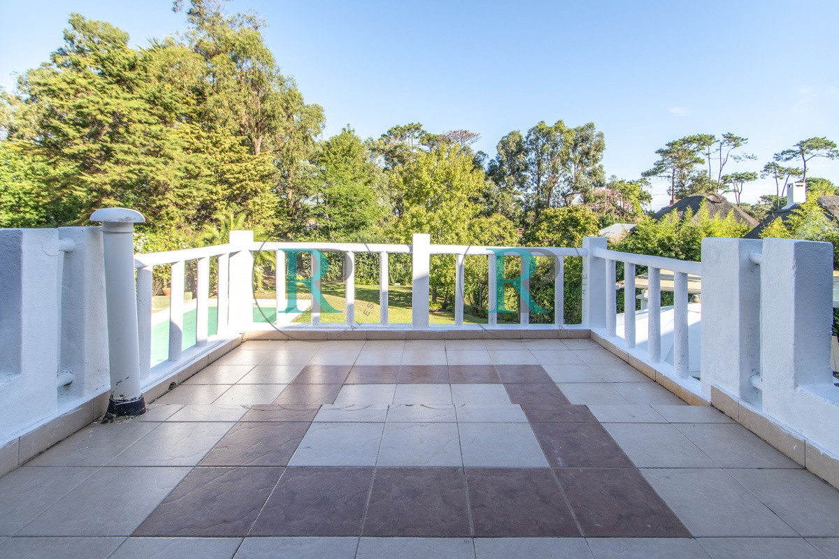 Casa ID.852 - Casa en Venta 5 Dormitorios y Doble Dependencia de Servicio en Rincon del Indio