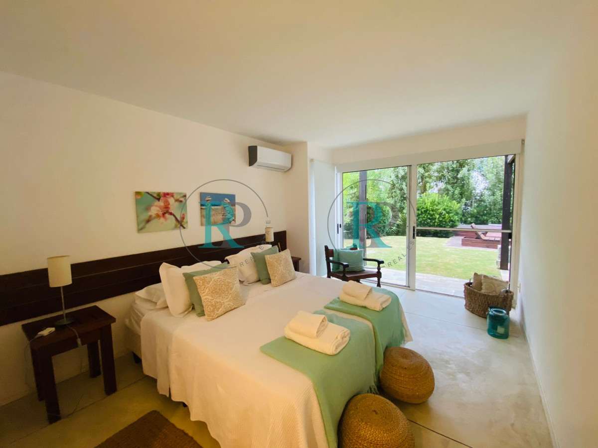 Casa ID.1391 - Casa de Seis Dormitorios en Venta en El Chorro Manantiales, La Barra