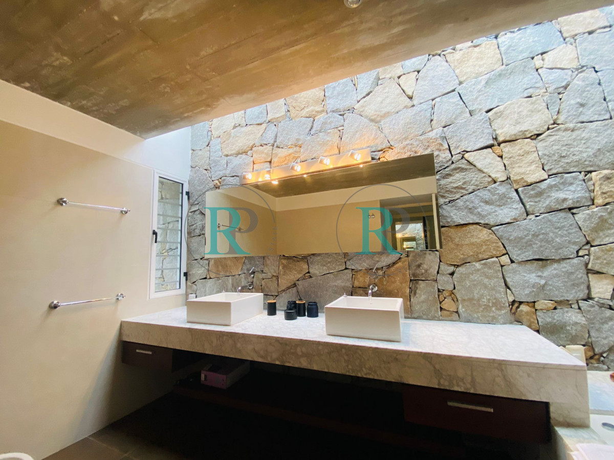 Casa ID.1391 - Casa de Seis Dormitorios en Venta en El Chorro Manantiales, La Barra