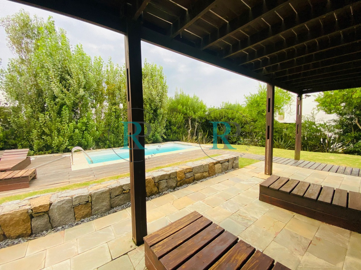 Casa ID.1391 - Casa de Seis Dormitorios en Venta en El Chorro Manantiales, La Barra